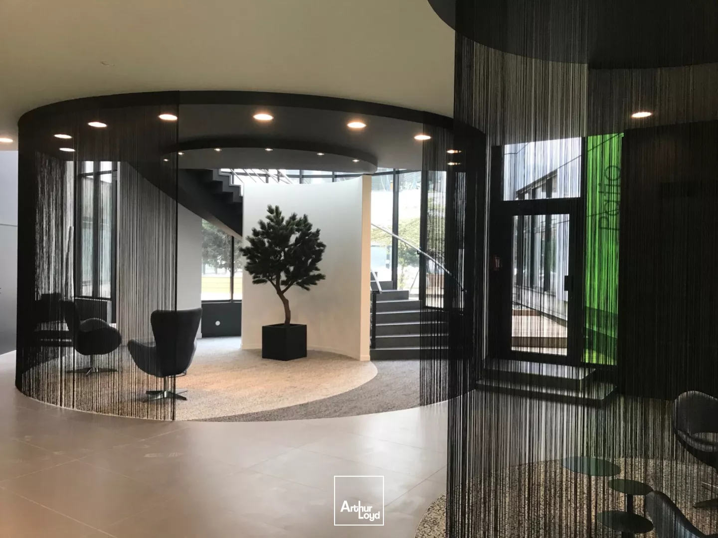 Immeuble rénové à Gennevilliers, avec patio intérieur - Transformation possible du RDC