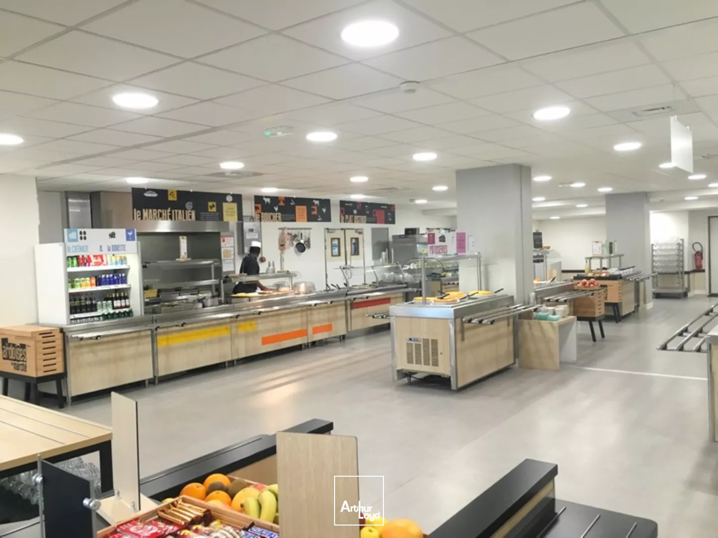 Bureaux lumineux et fonctionnels à proximité du RER A - Accès rapide à la Défense - Nombreux services et parkings