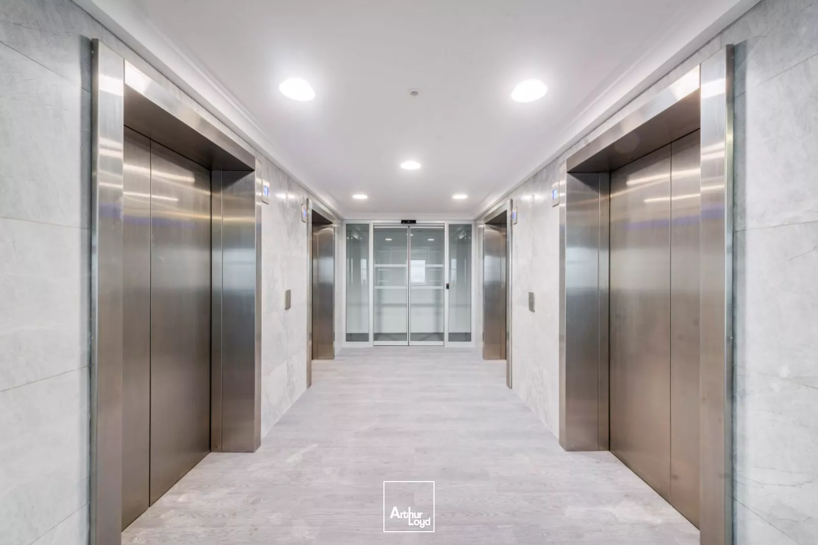 Bureaux à louer à COURBEVOIE LA DEFENSE 92400