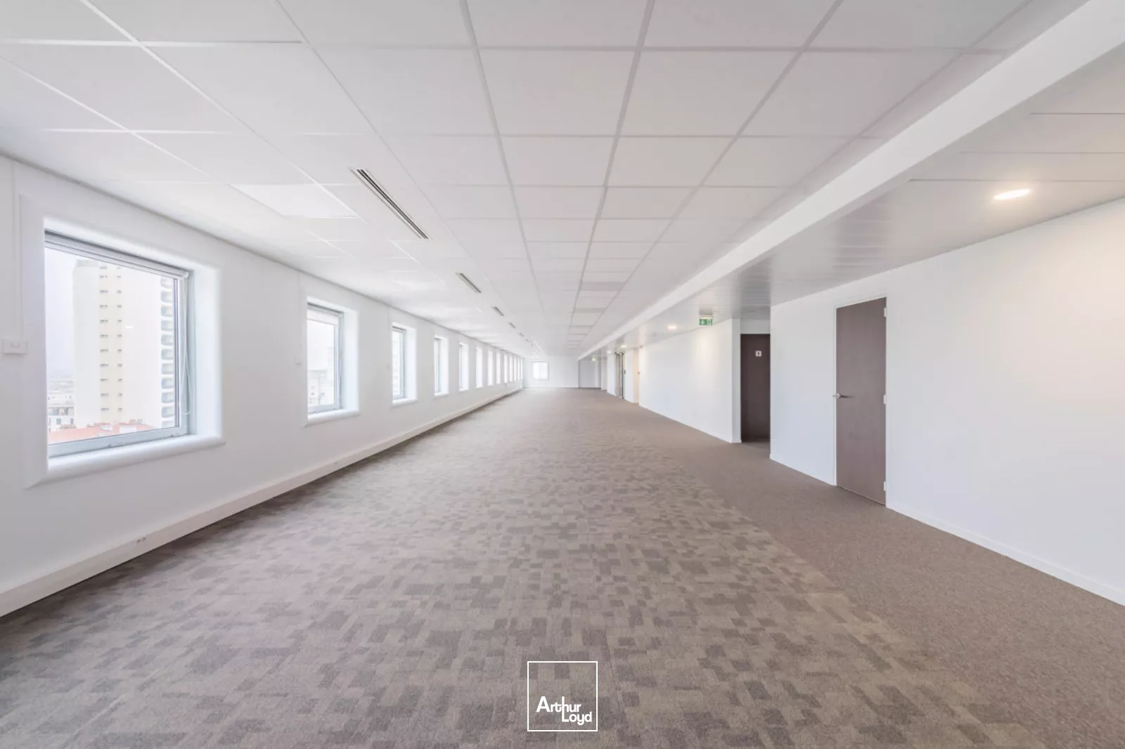 Bureaux à louer à COURBEVOIE LA DEFENSE 92400