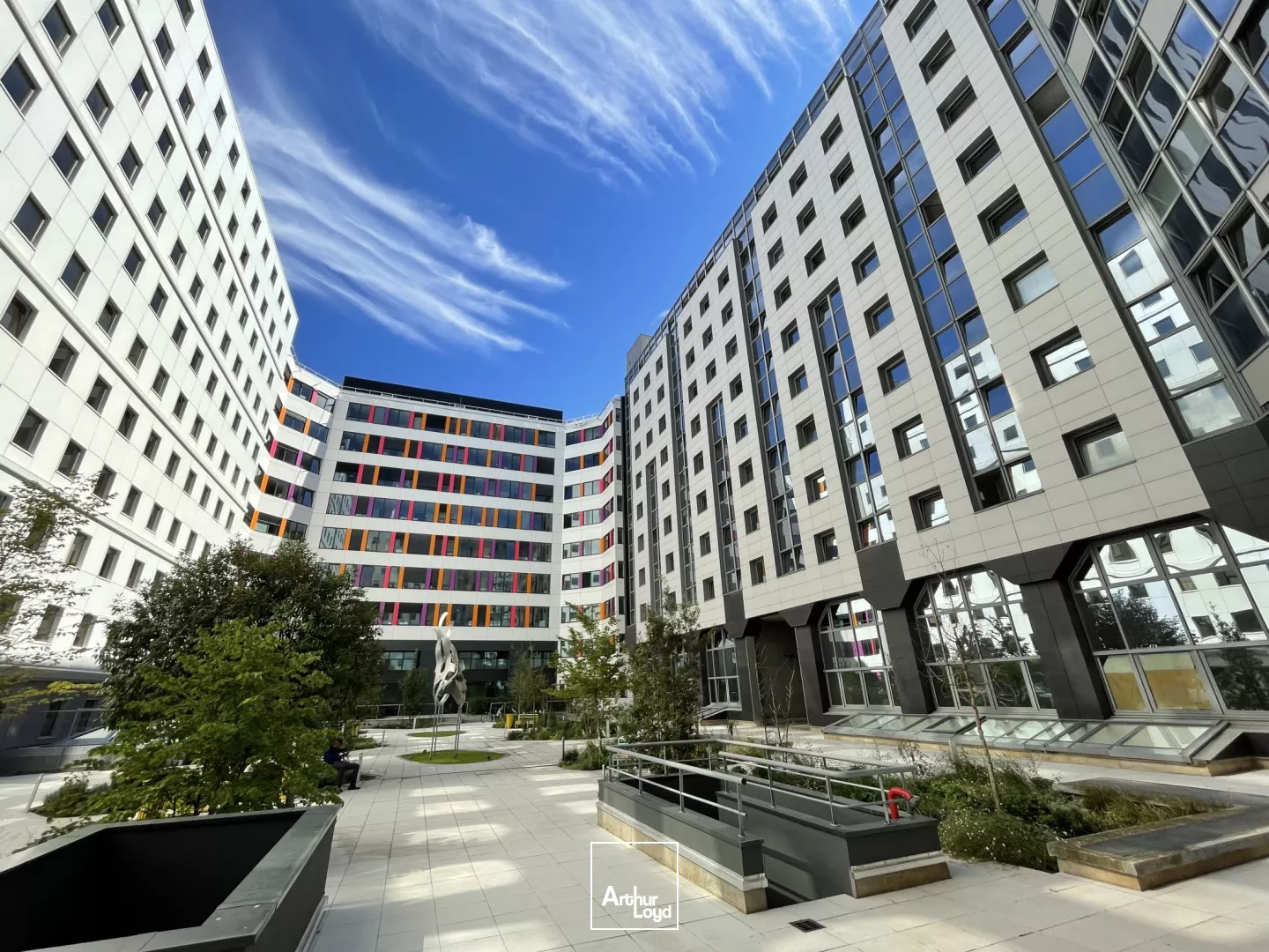 Bureaux rénovés à Nanterre - ERP - Nombreux services