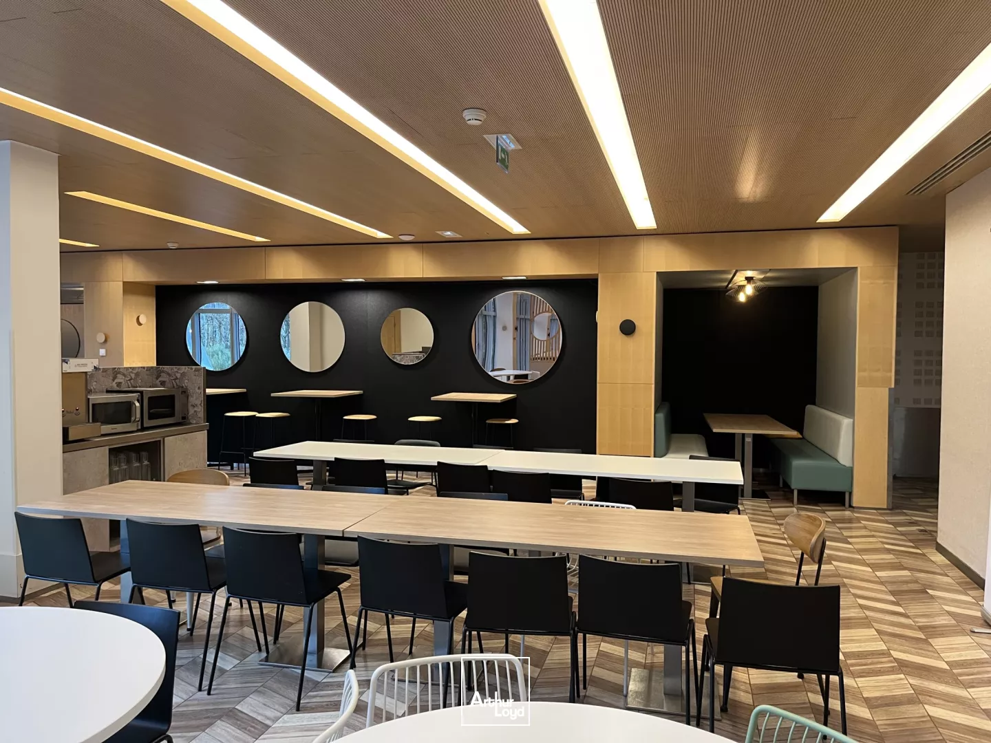 Immeuble de bureaux bénéficiant de belles prestations, à Suresnes, terrasse privative possible