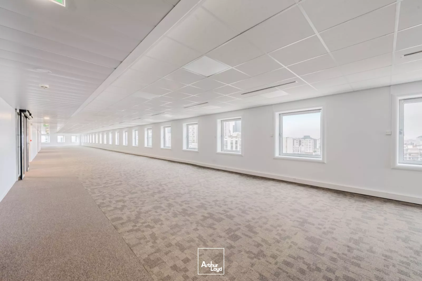 Openspace entièrement rénové au pied de la Défense