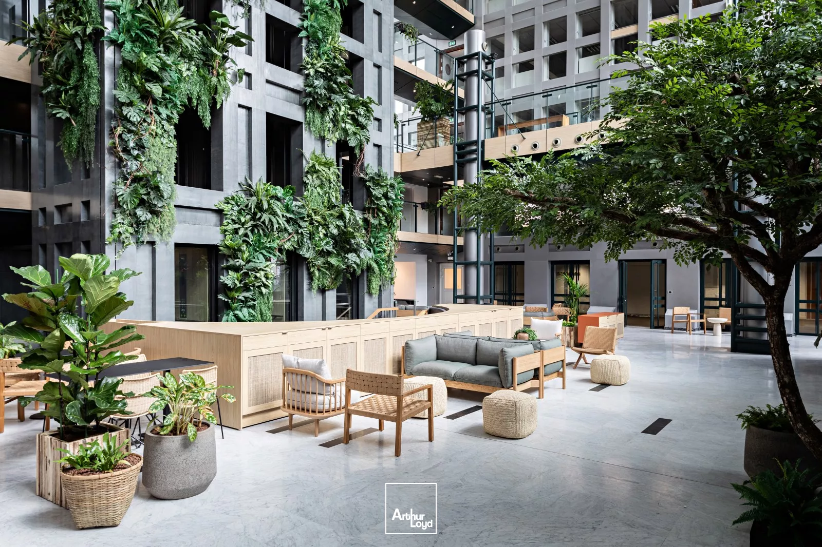 Bureaux rénovés et lumineux - Immeuble dernière génération - A proximité de la Défense