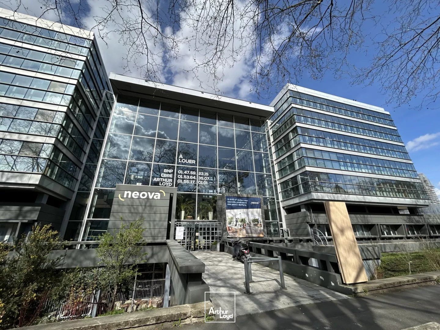 Bureaux rénovés et lumineux - Immeuble dernière génération - A proximité de la Défense