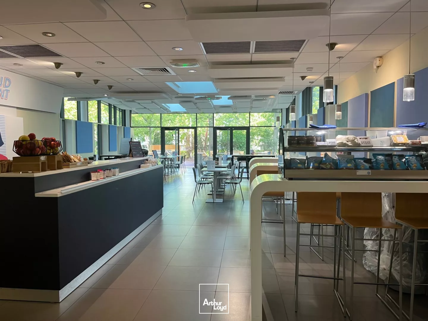 Immeuble de bureaux labellisé - RER A à proximité - Nombreux services - Parkings