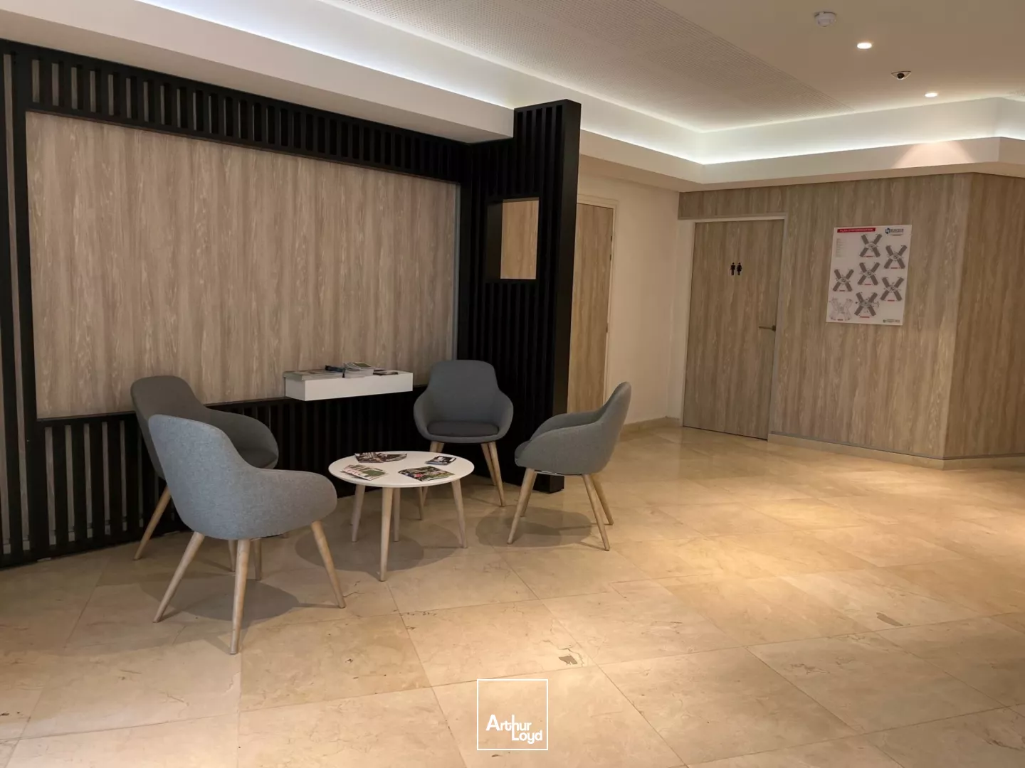 Immeuble de bureaux labellisé - RER A à proximité - Nombreux services - Parkings