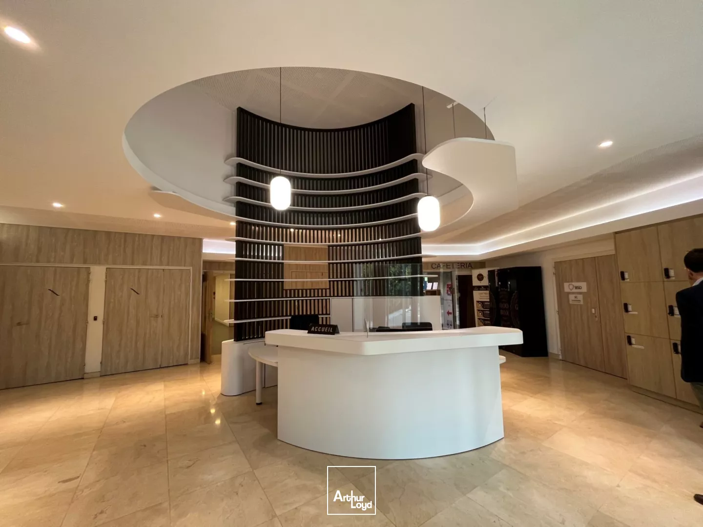 Immeuble de bureaux labellisé - RER A à proximité - Nombreux services - Parkings