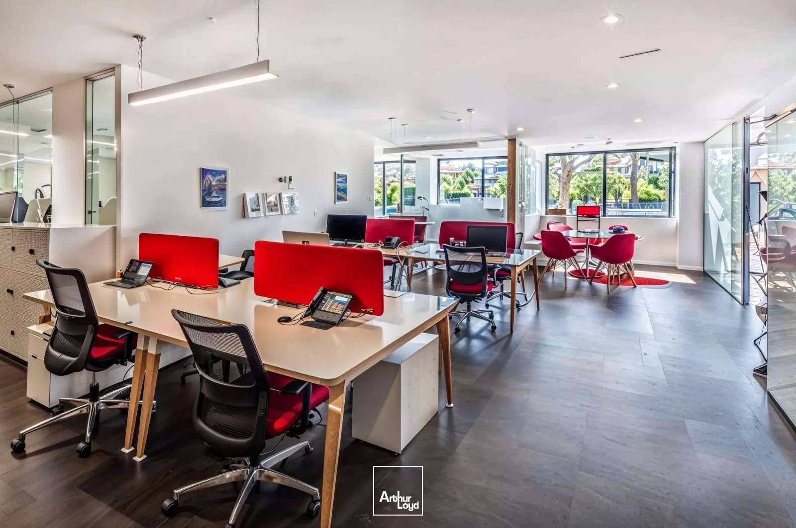 VENTE DE BUREAUX - BORDS DE SEINE - CADRE VERDOYANT - JARDIN PRIVATIF