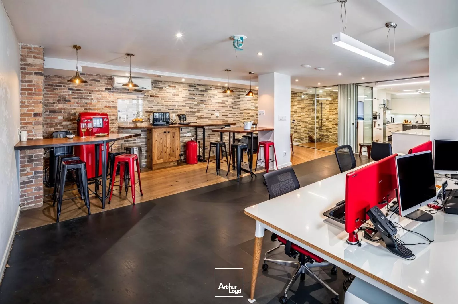 VENTE DE BUREAUX - BORDS DE SEINE - CADRE VERDOYANT - JARDIN PRIVATIF