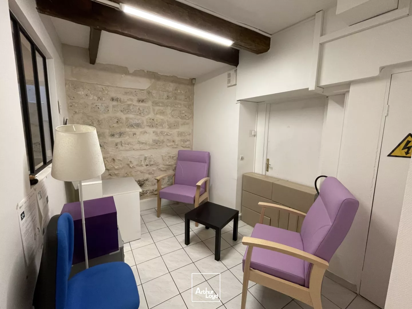 Bureaux au coeur de Nanterre - Vitrine en façade - Idéal pour recevoir du public