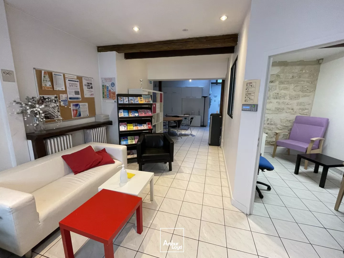 Bureaux au coeur de Nanterre - Vitrine en façade - Idéal pour recevoir du public