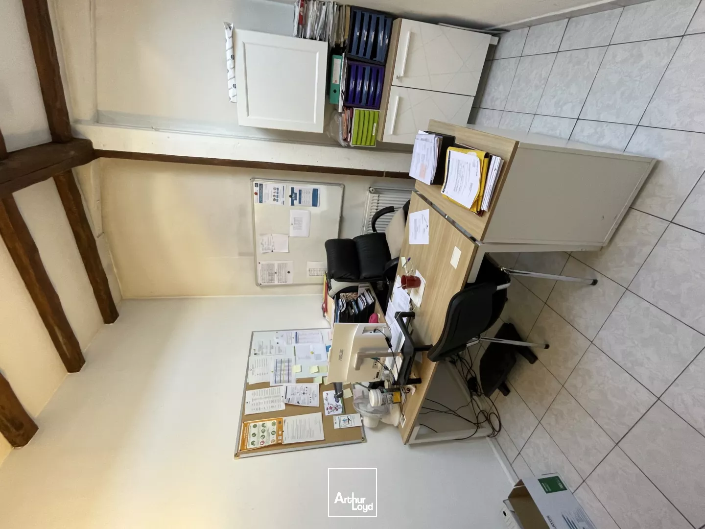 Bureaux au coeur de Nanterre - Vitrine en façade - Idéal pour recevoir du public