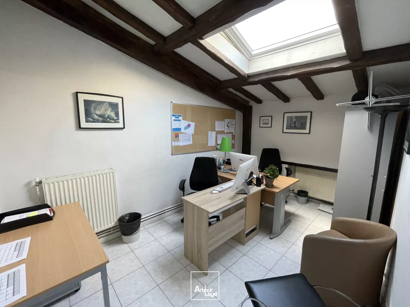 Bureaux au coeur de Nanterre - Vitrine en façade - Idéal pour recevoir du public
