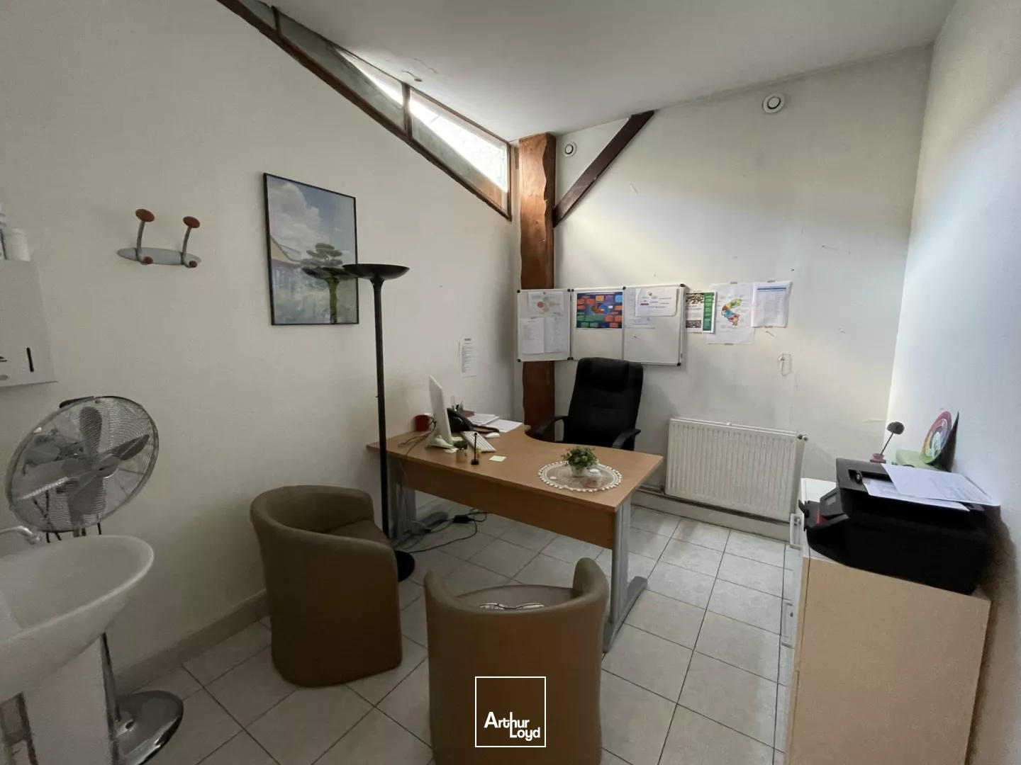 Bureaux au coeur de Nanterre - Vitrine en façade - Idéal pour recevoir du public