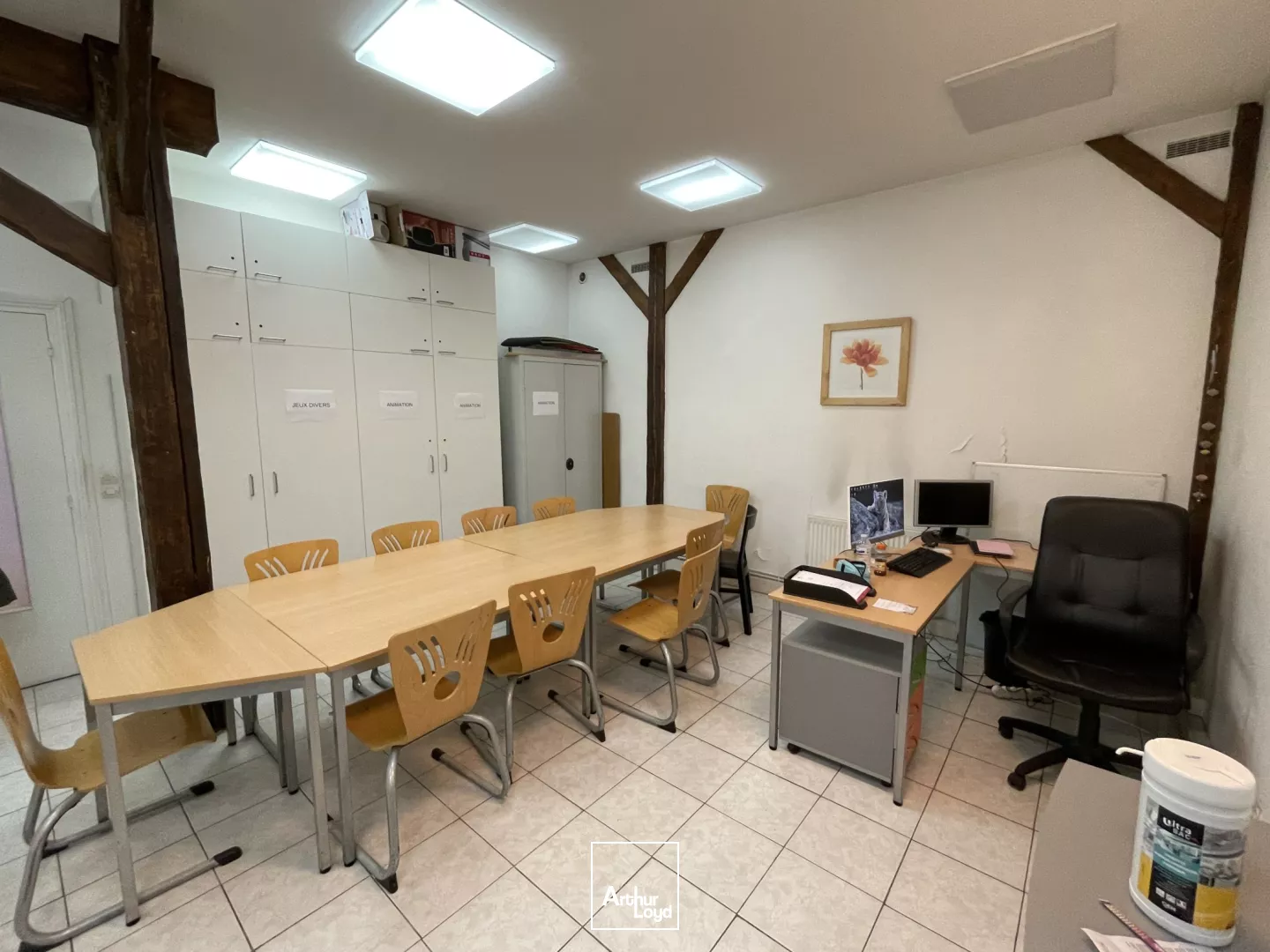 Bureaux au coeur de Nanterre - Vitrine en façade - Idéal pour recevoir du public