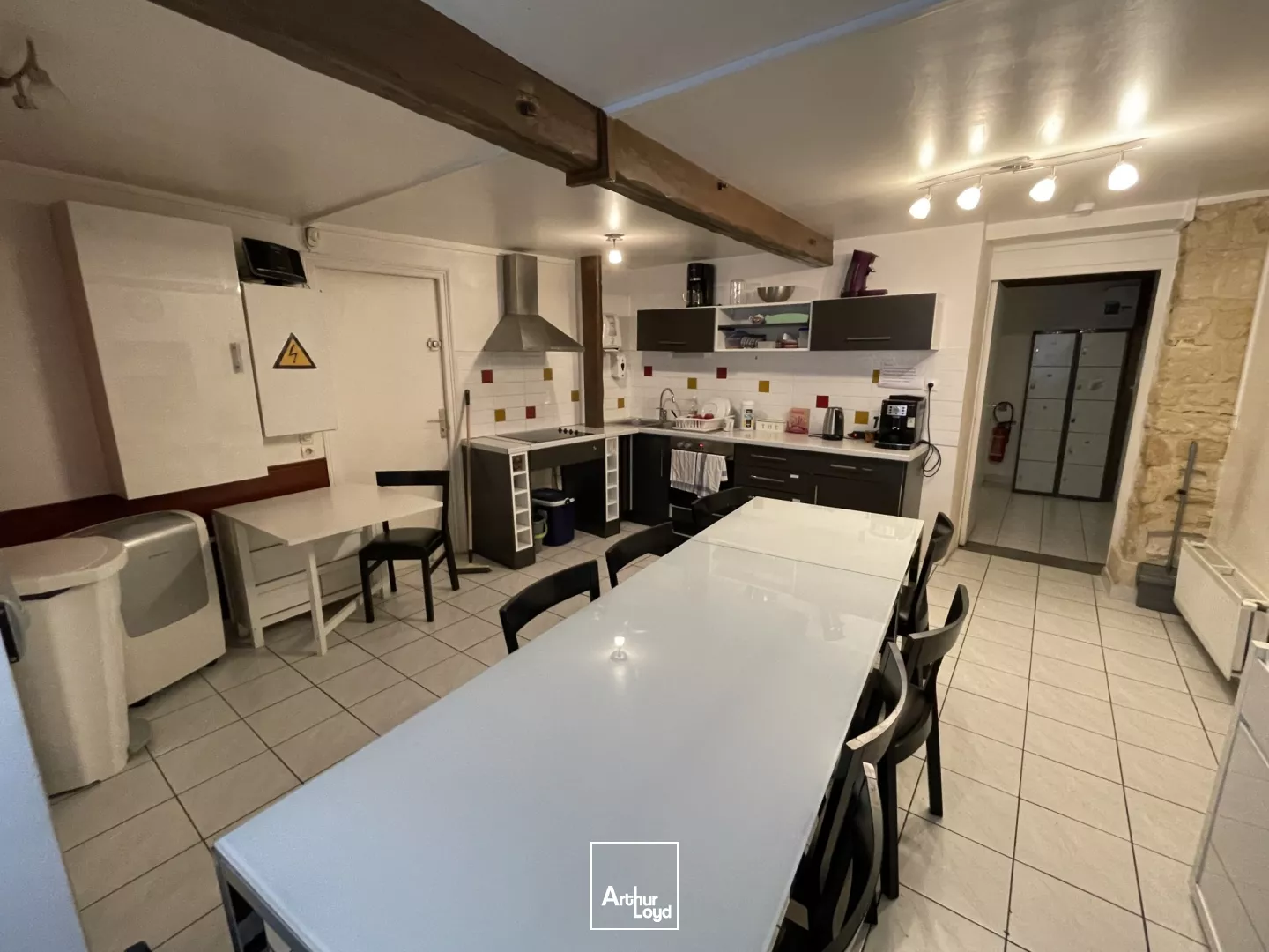 Bureaux au coeur de Nanterre - Vitrine en façade - Idéal pour recevoir du public