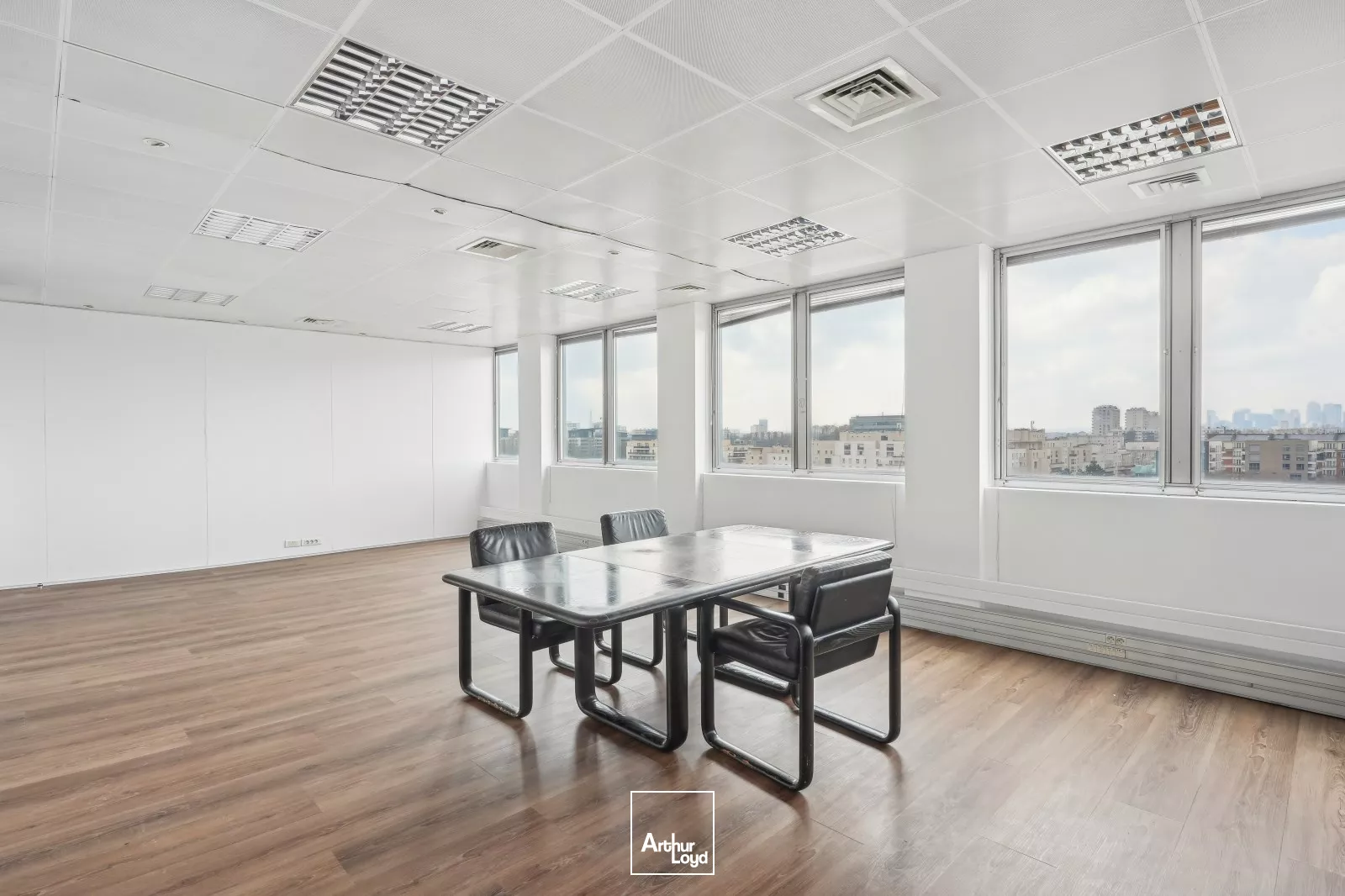 Bureaux avec parking dans un quartier animé - Grande souplesse d'aménagement