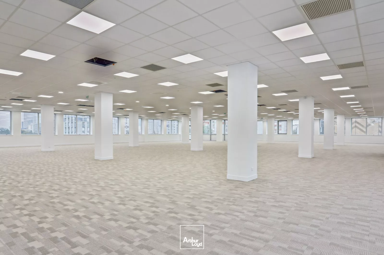 Bureaux rénovés à Nanterre - Nombreux services et prestations de qualité - Quais de Seine à proximité