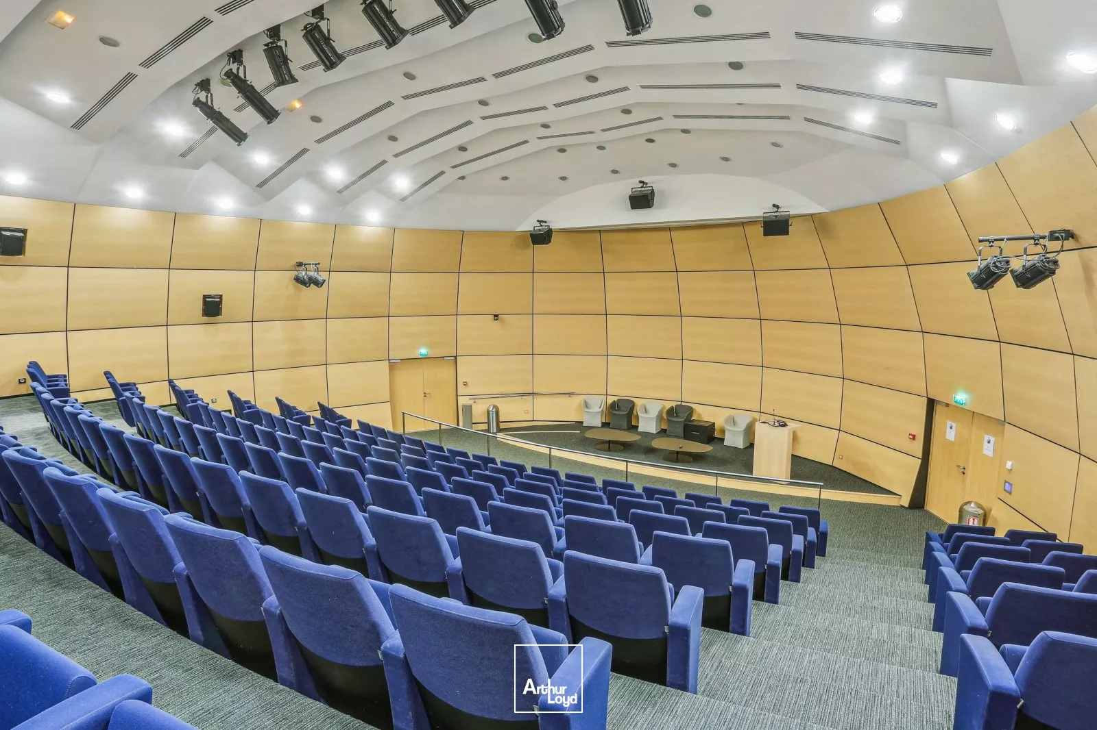 Bureaux rénovés à Nanterre - Nombreux services et prestations de qualité - Quais de Seine à proximité