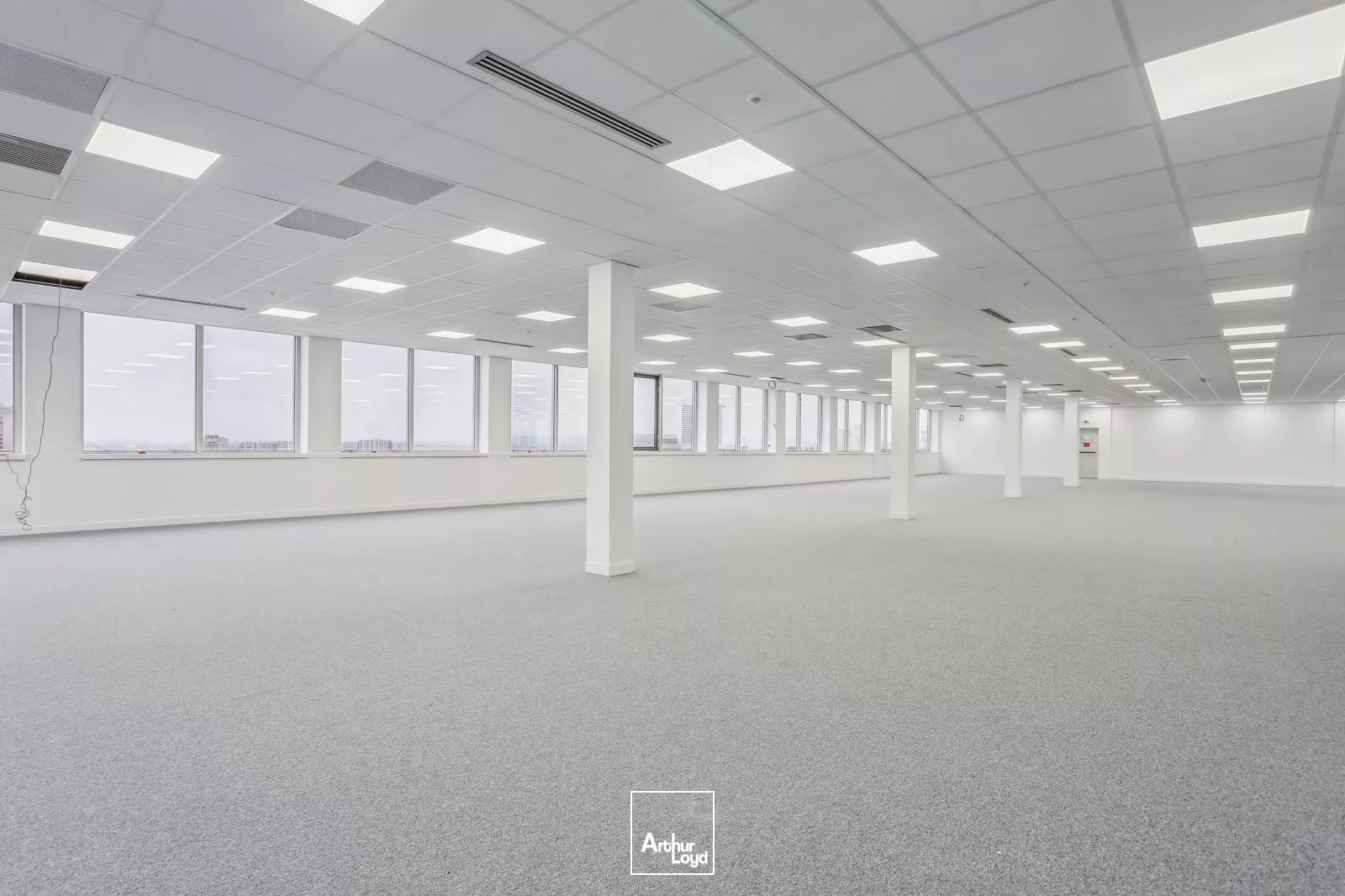 Bureaux rénovés à Nanterre - Nombreux services et prestations de qualité - Quais de Seine à proximité