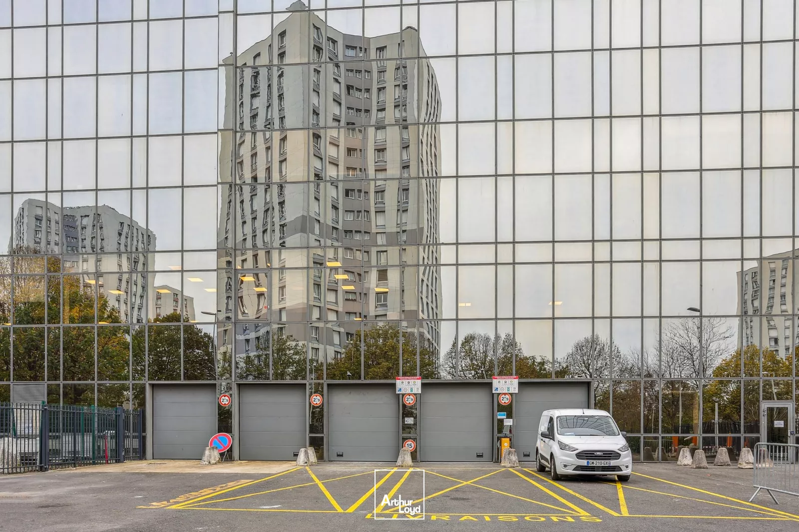 Bureaux rénovés à Nanterre - Nombreux services et prestations de qualité - Quais de Seine à proximité