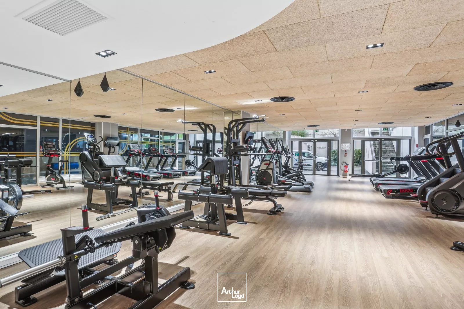 Bureaux rénovés à Nanterre - Nombreux services et prestations de qualité - Quais de Seine à proximité