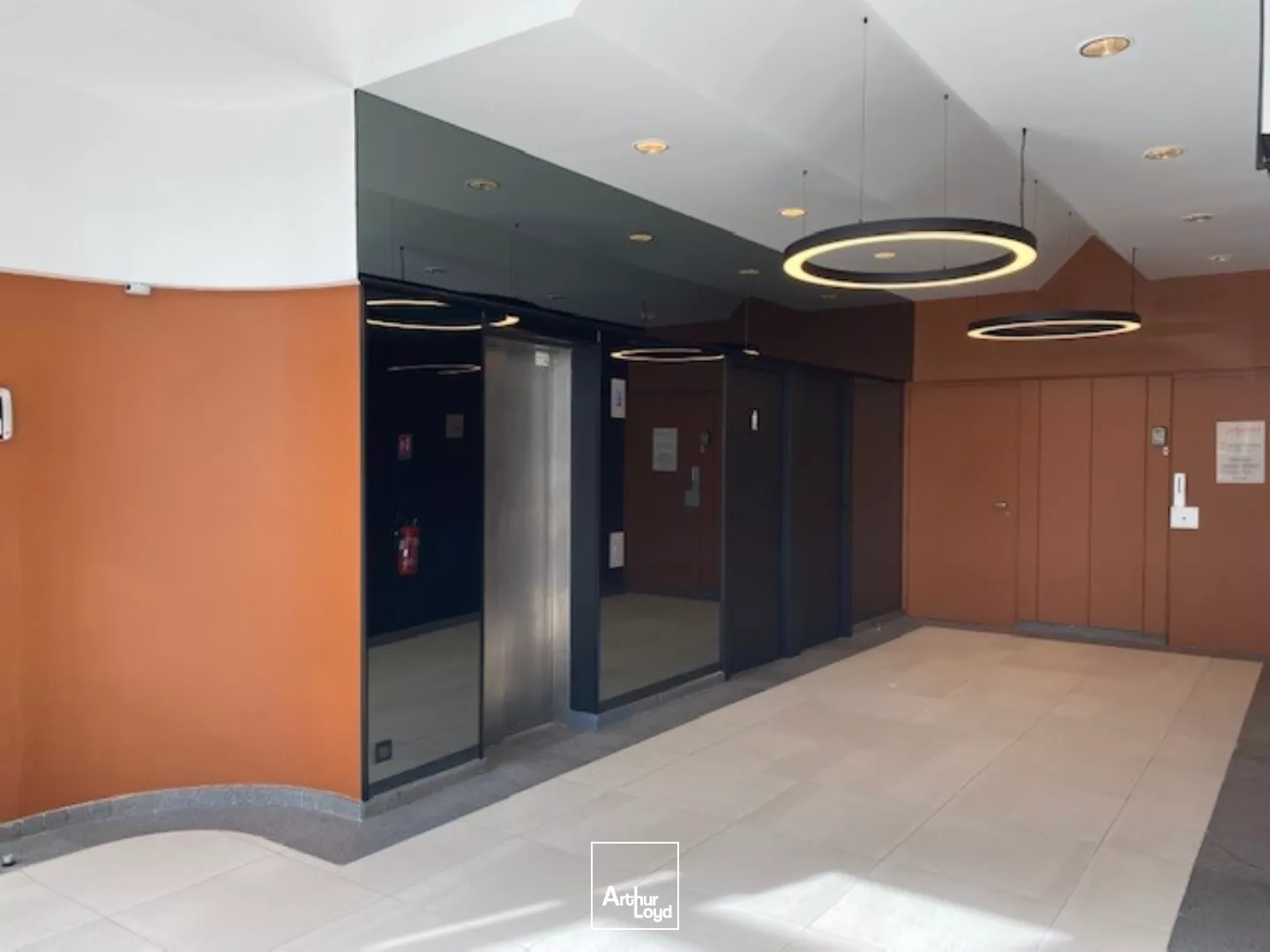 Bureaux rénovés - Proche RER - Parc des Barbanniers