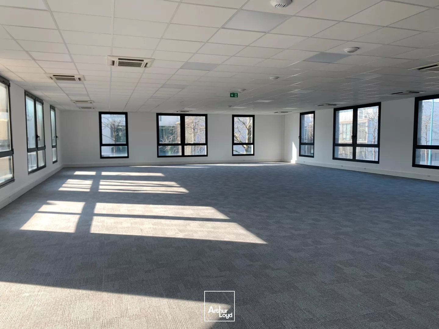 Bureaux rénovés - Proche RER - Parc des Barbanniers