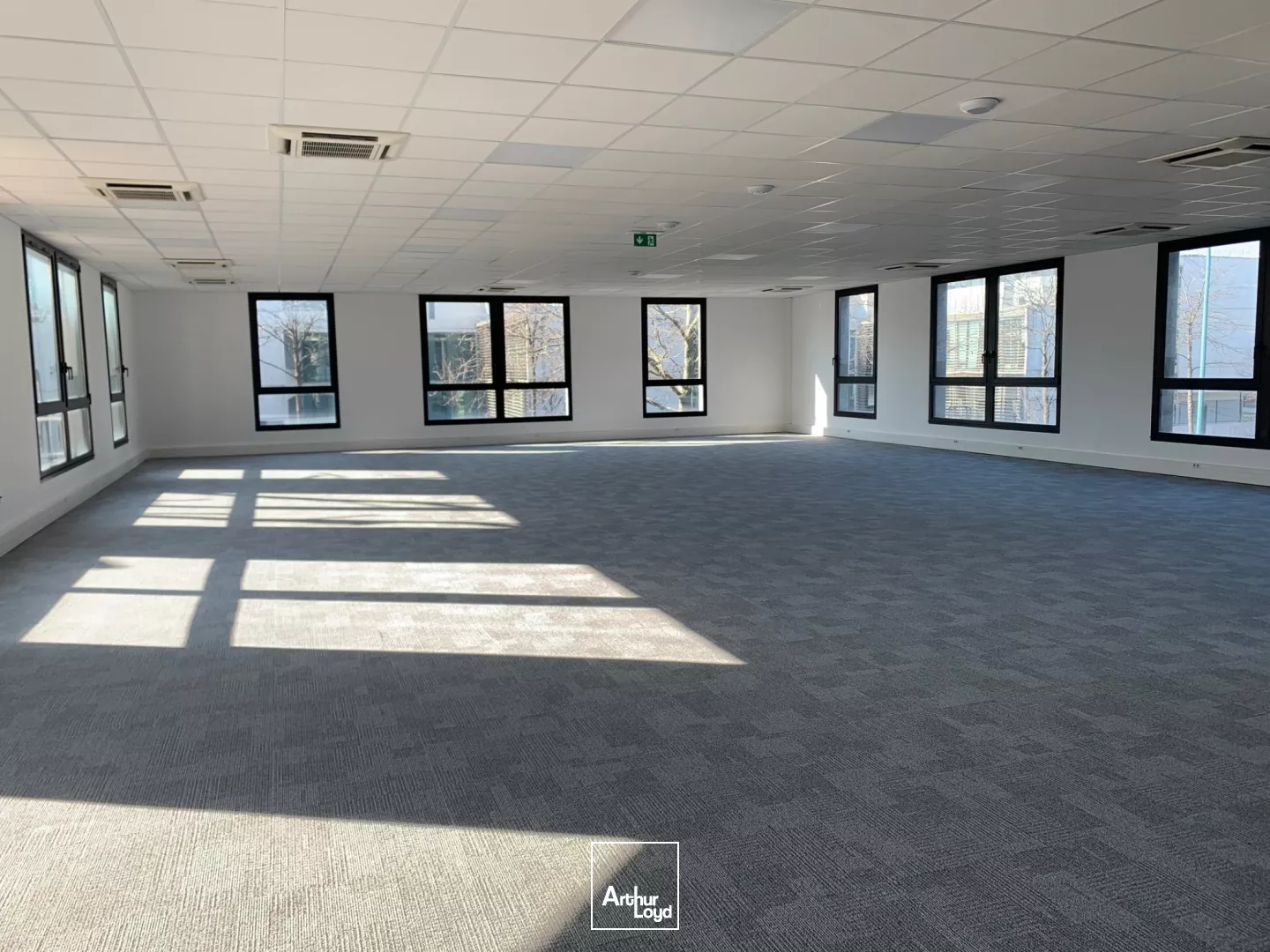 Bureaux rénovés - Proche RER - Parc des Barbanniers