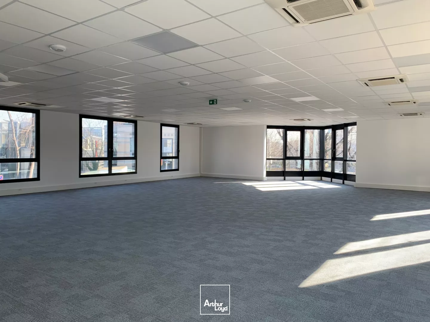 Bureaux rénovés - Proche RER - Parc des Barbanniers