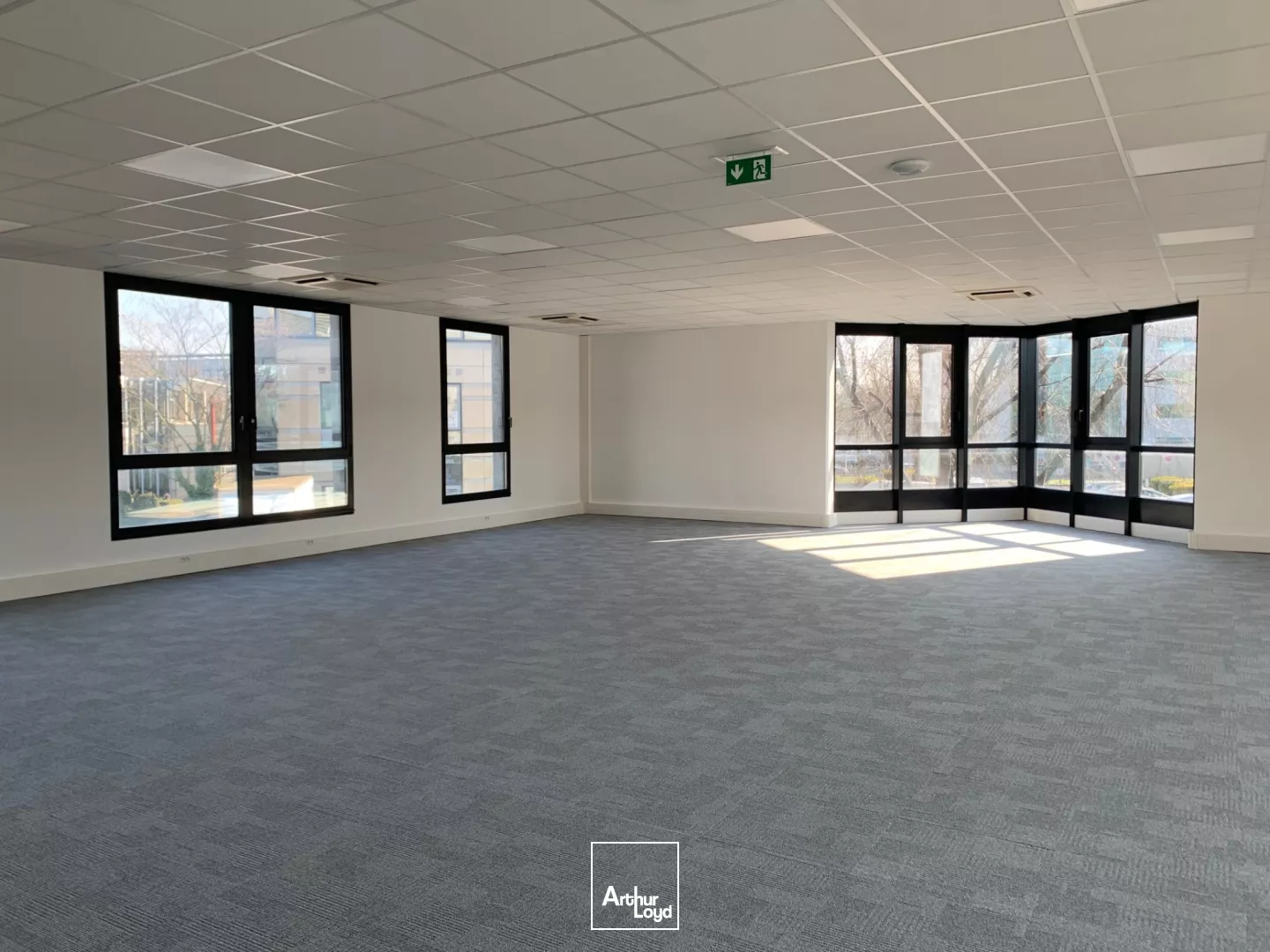 Bureaux rénovés - Proche RER - Parc des Barbanniers