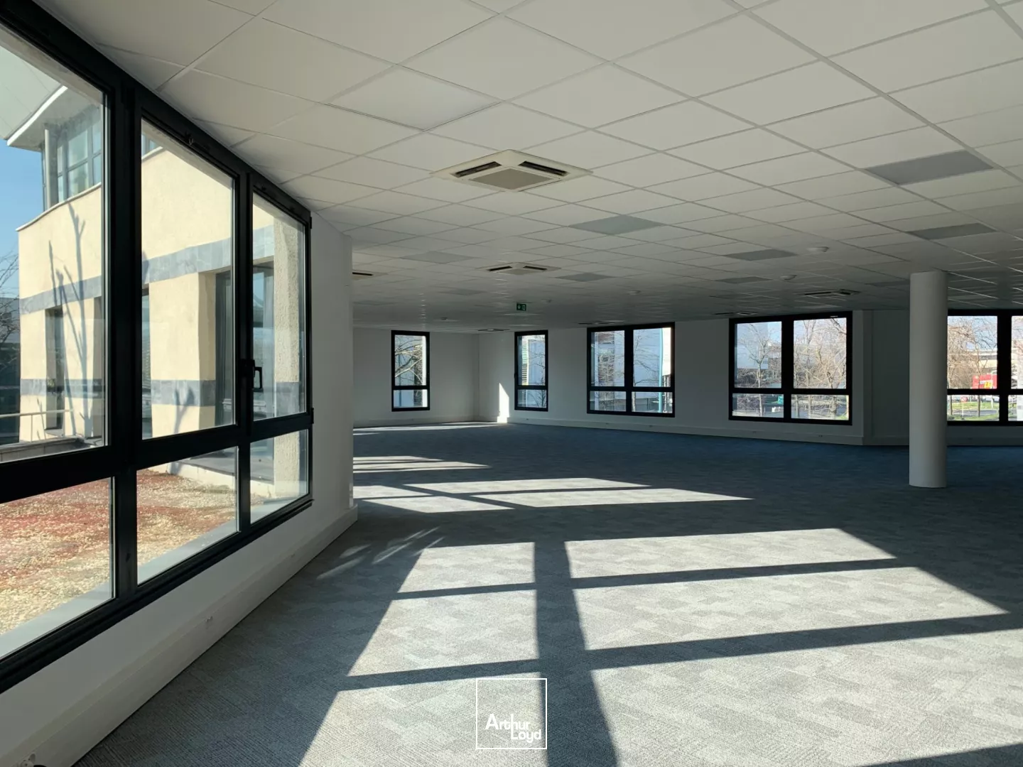 Bureaux rénovés - Proche RER - Parc des Barbanniers