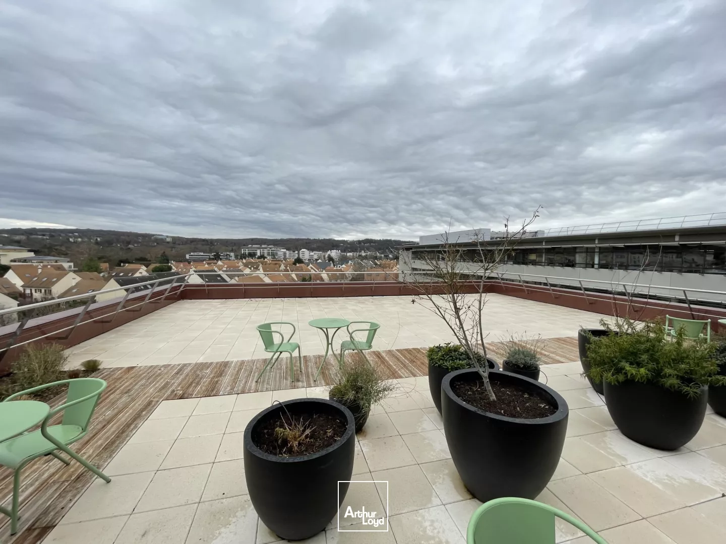 Bureaux lumineux à louer - Nombreux services - Berges de Seine 