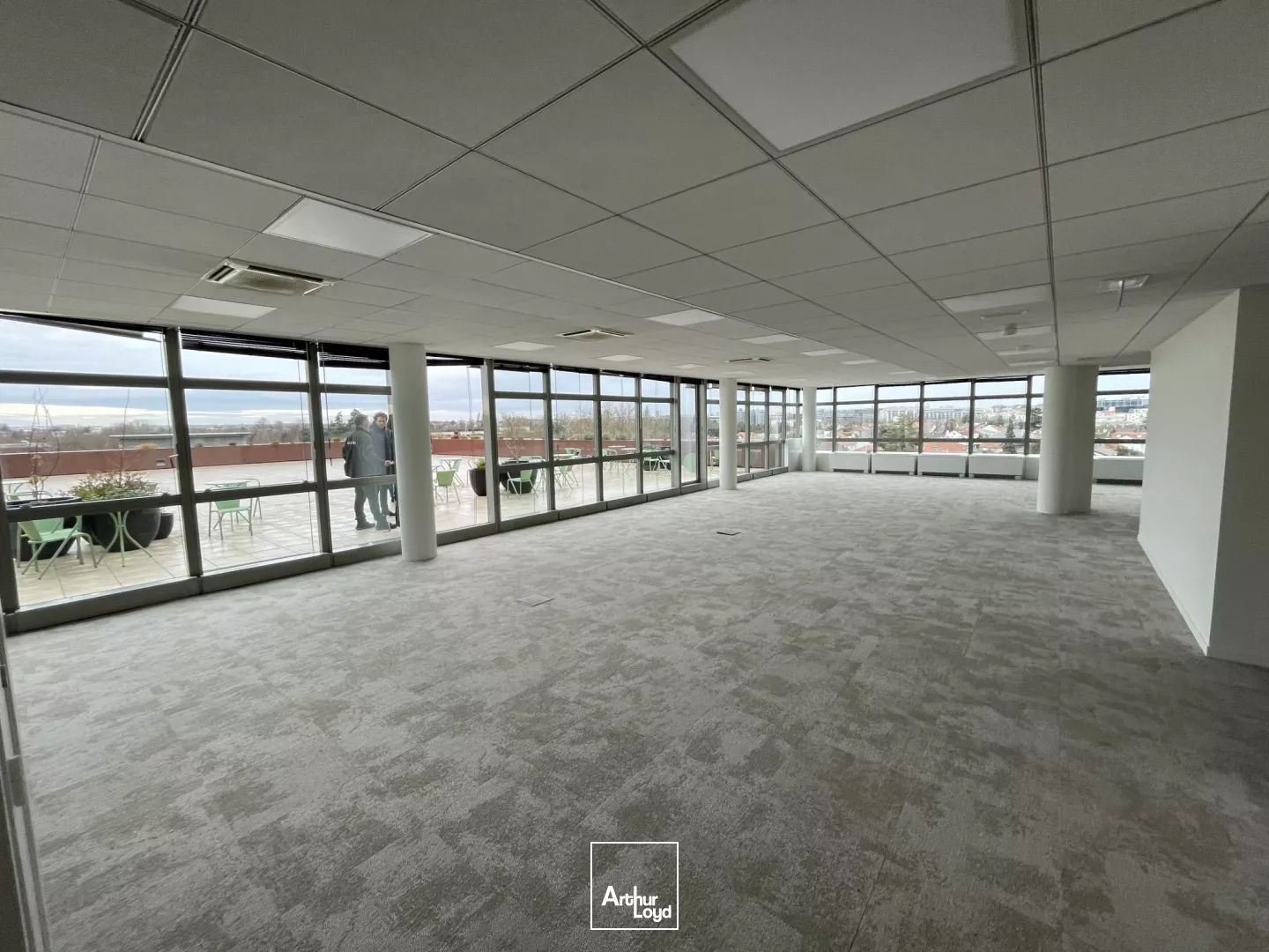 Bureaux lumineux à louer - Nombreux services - Berges de Seine 