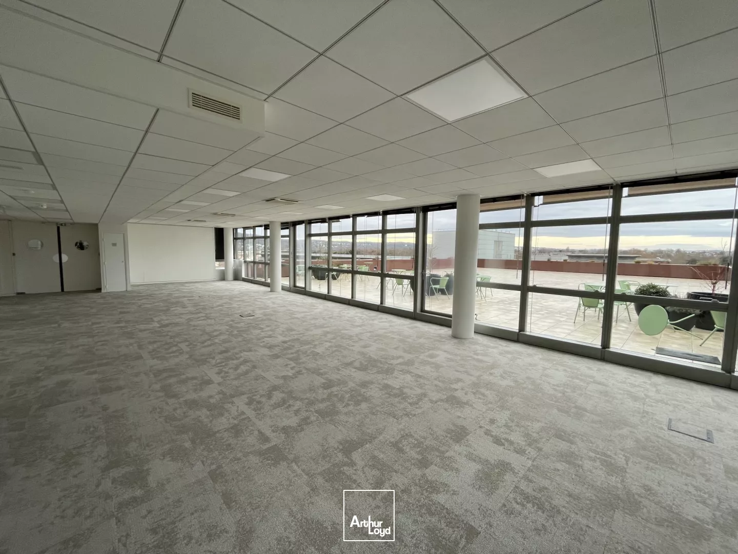 Bureaux lumineux à louer - Nombreux services - Berges de Seine 