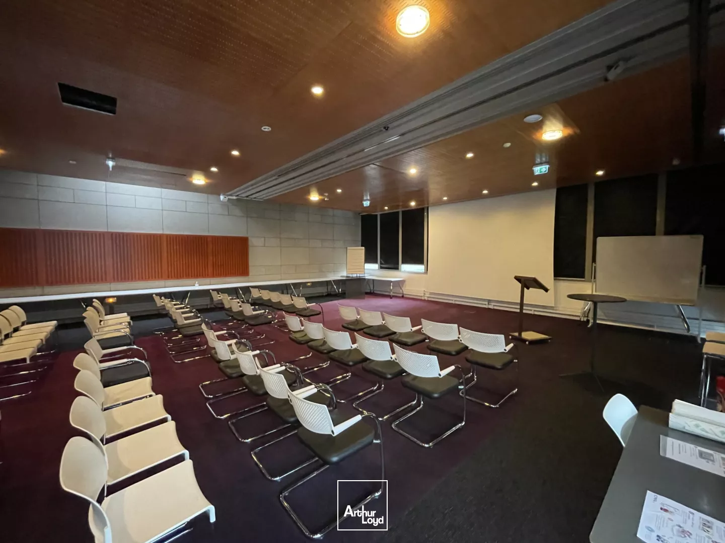 Bureaux lumineux à louer - Nombreux services - Berges de Seine 