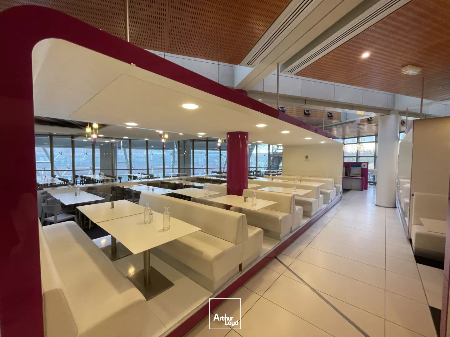 Bureaux lumineux à louer - Nombreux services - Berges de Seine 