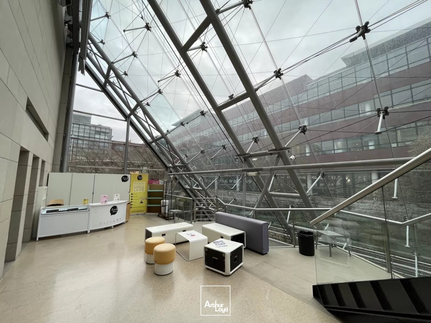 Bureaux lumineux à louer - Nombreux services - Berges de Seine 