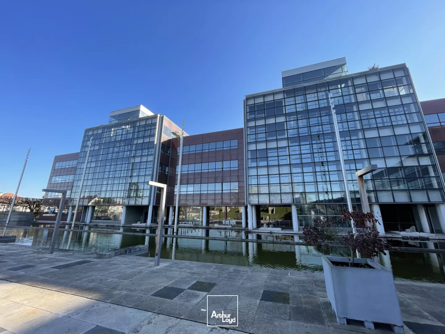 Bureaux lumineux à louer - Nombreux services - Berges de Seine 