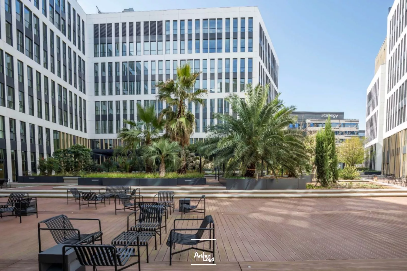 Bureaux rénovés avec jardin, à louer à Colombes