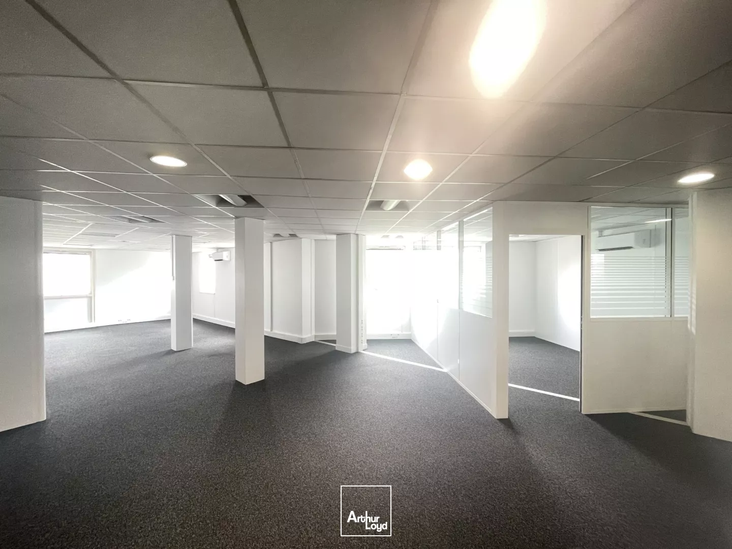 Bureaux rénovés à proximité de la Défense - Nombreux services