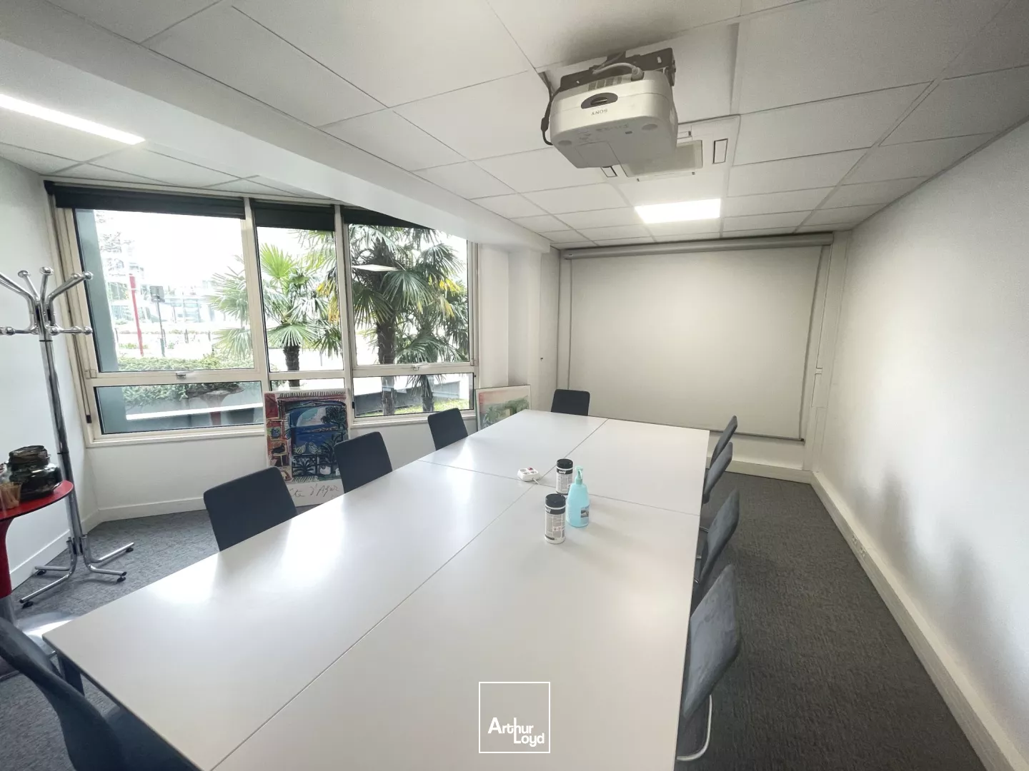 Bureaux rénovés à proximité de la Défense - Nombreux services