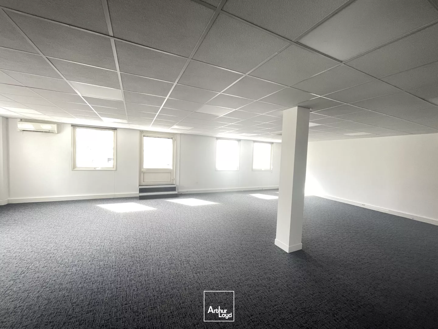 Bureaux rénovés à proximité de la Défense - Nombreux services