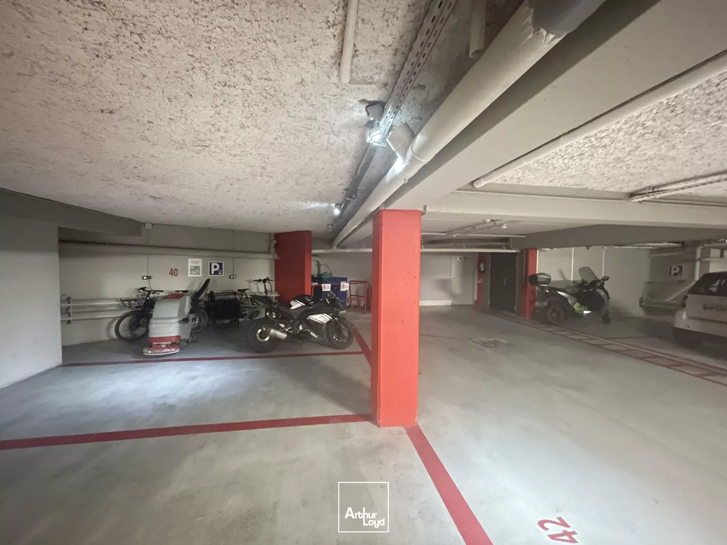 Bureaux rénovés à proximité de la Défense - Nombreux services