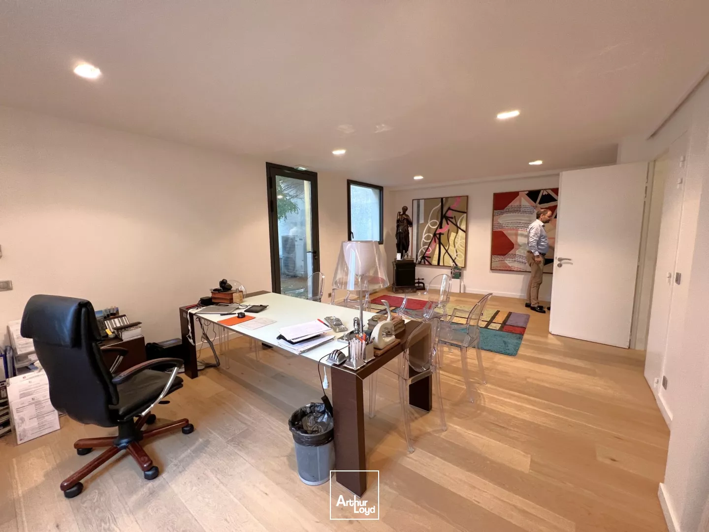 Au coeur de Nanterre, des bureaux avec jardin privatif à louer, en bail professionnel