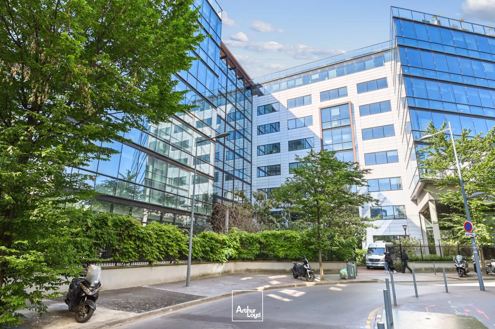 Asnières sur Seine - Vastes plateaux de bureaux ergonomiques et ultra-lumineux à louer - Immeuble serviciel de standing