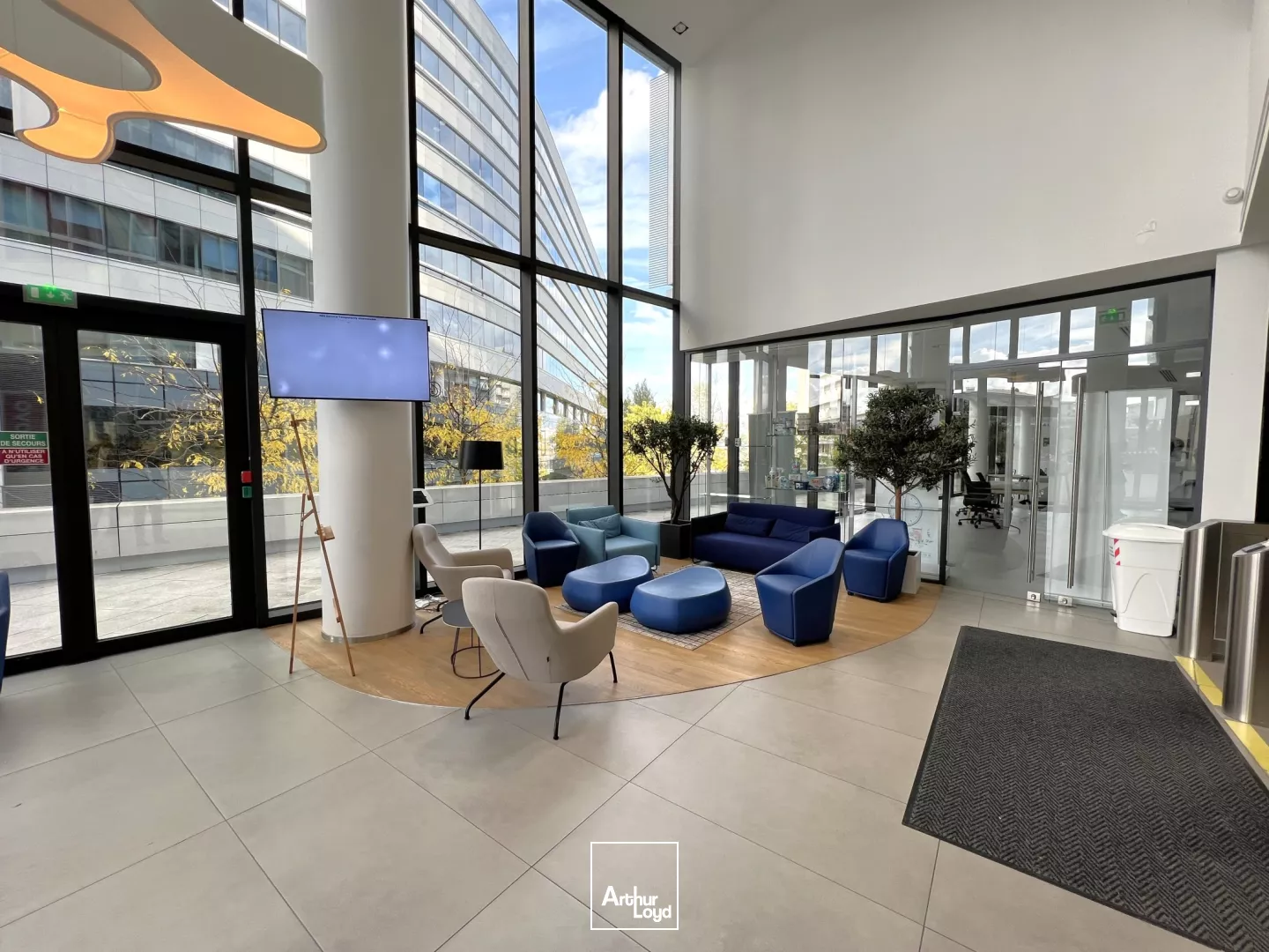 Bureaux labellisés et full services, proche du RER A, à Rueil Malmaison, 