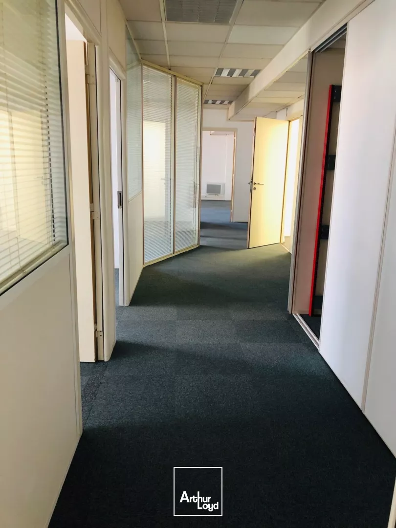 Bureaux à louer à MONTIGNY LE BRETONNEUX 78180