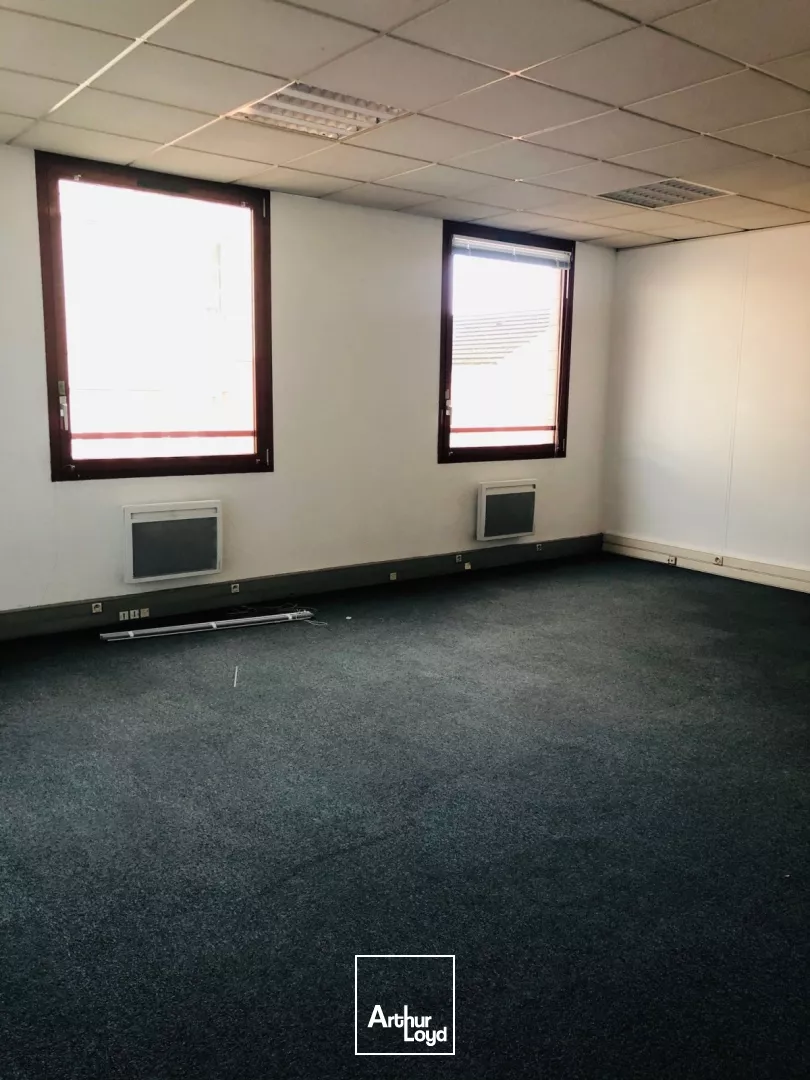 Bureaux à louer à MONTIGNY LE BRETONNEUX 78180